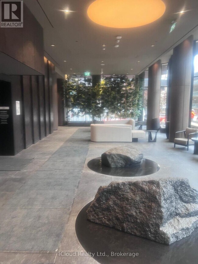 Photo du bâtiment - 110 Broadway Ave