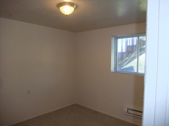 Building Photo - 104 W 5050 S