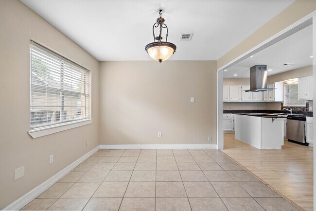 Foto del edificio - Lovely 3 bedroom 2 bath w/ potential 4 bed...