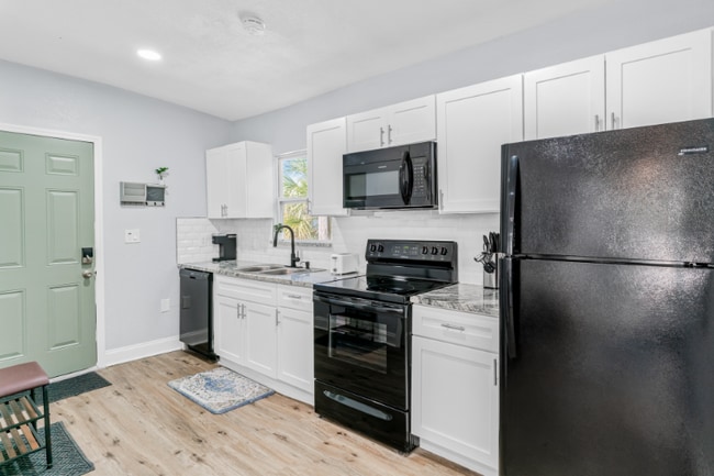 Building Photo - 625 Kirkwood Terrace N