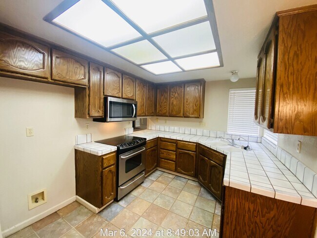 Building Photo - Quaint 3 Bedroom in Laguna West