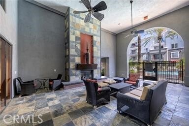 Foto del edificio - 1801 E Katella Ave