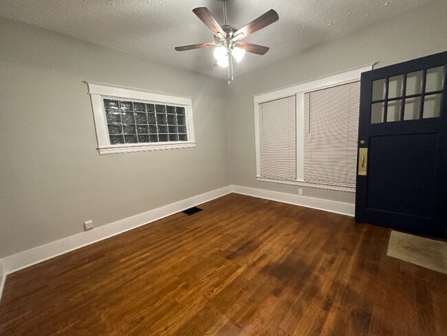 Foto del edificio - 813 Reading Rd