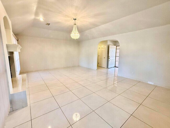 Building Photo - 2207 N Washington Ave