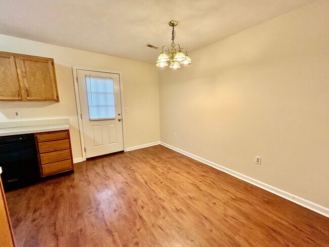 Foto del edificio - 2 Bedroom Townhouse in Richmond!