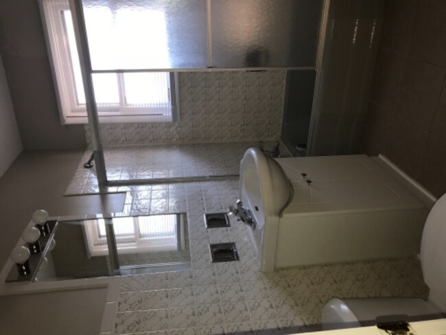 Foto del edificio - 2618 W Cornelia Ave