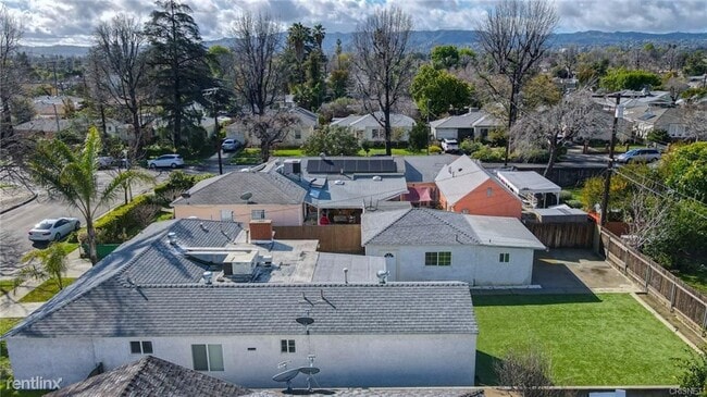 Building Photo - 3 br, 2 bath House - 6839 Balcom Ave