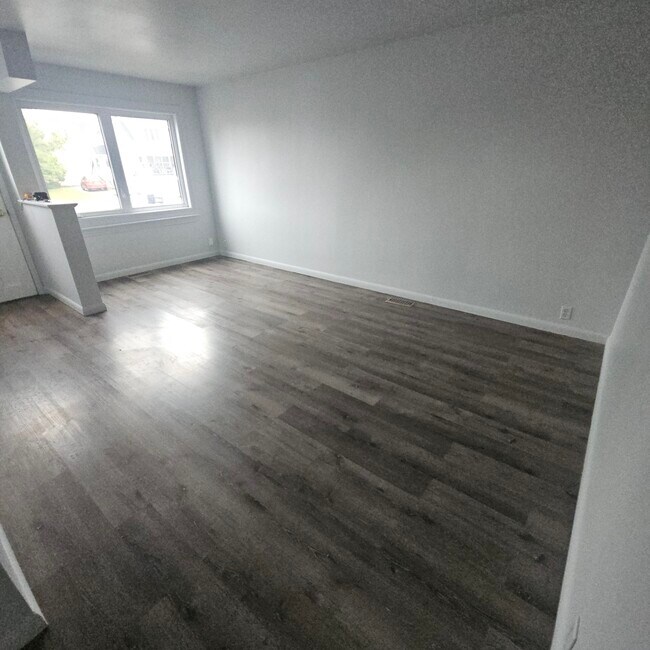 Building Photo - 110 Gaspé Rue