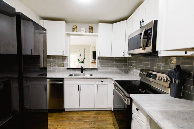 Foto del edificio - Charming 2BR Condo in Charlotte