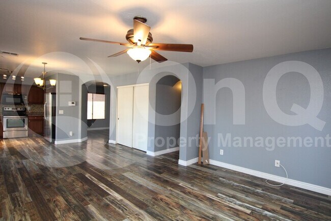 Building Photo - 42252 W Michaels Dr