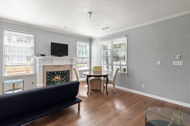 Building Photo - South West Atlanta 30310 - 3 bedroom, 2.5 ...