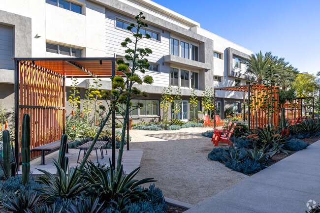 Building Photo - A-Town Townhomes