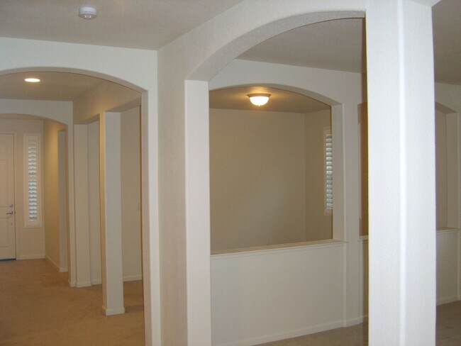 Building Photo - Lovely home, gardener, some utilities included