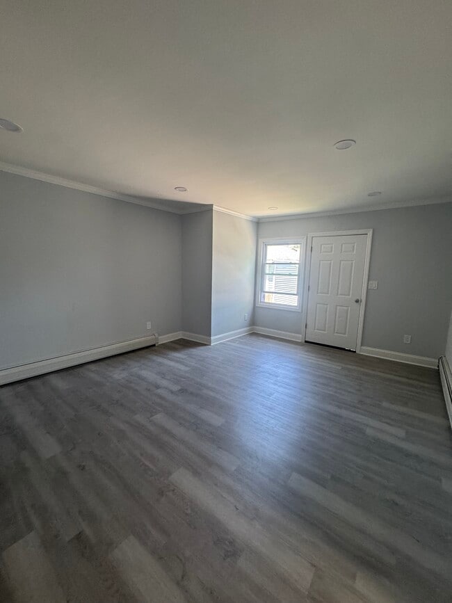 Building Photo - 242 Seabreeze Ave