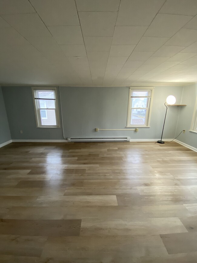 Building Photo - 211 N Railroad St
