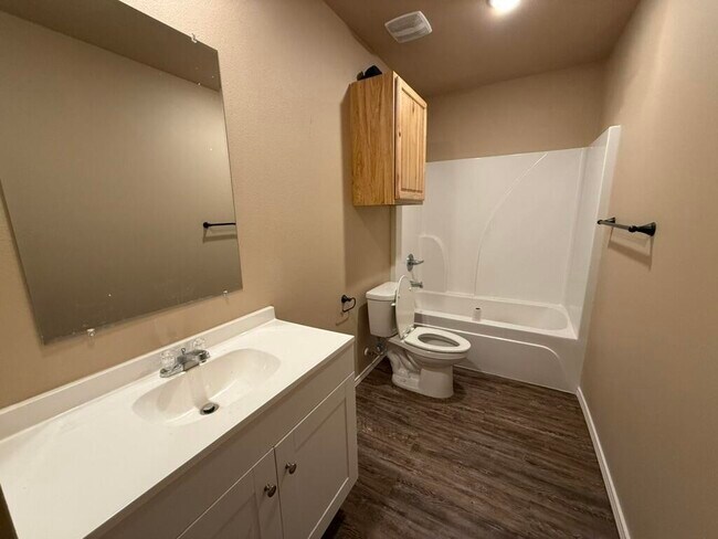 Foto del edificio - 3108 E Cornell St
