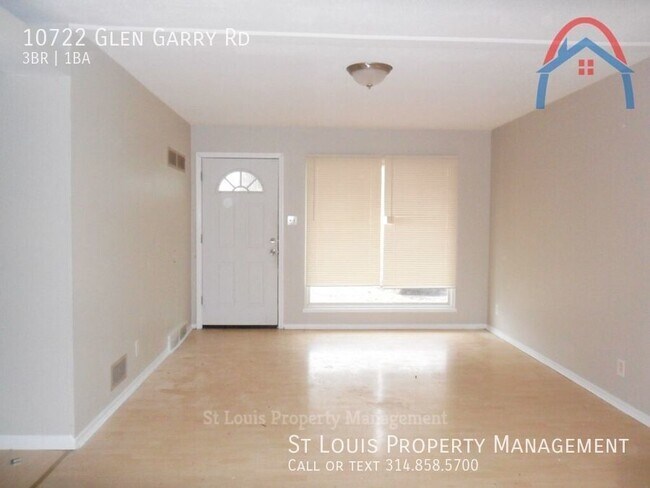 Building Photo - Nice three bedroom on quiet street. Large ...