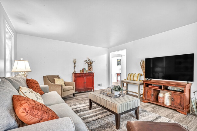 Building Photo - 709 N 27th St