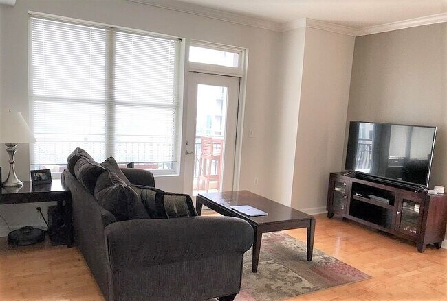 Open floor plan living space. - 1101 Juniper St NE