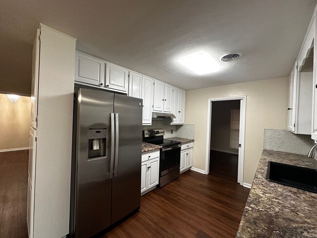 Building Photo - 2101 Mulberry Boulevard - Spacious Family ...