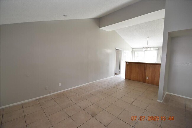 Foto del edificio - 10103 Royal Acres Ct