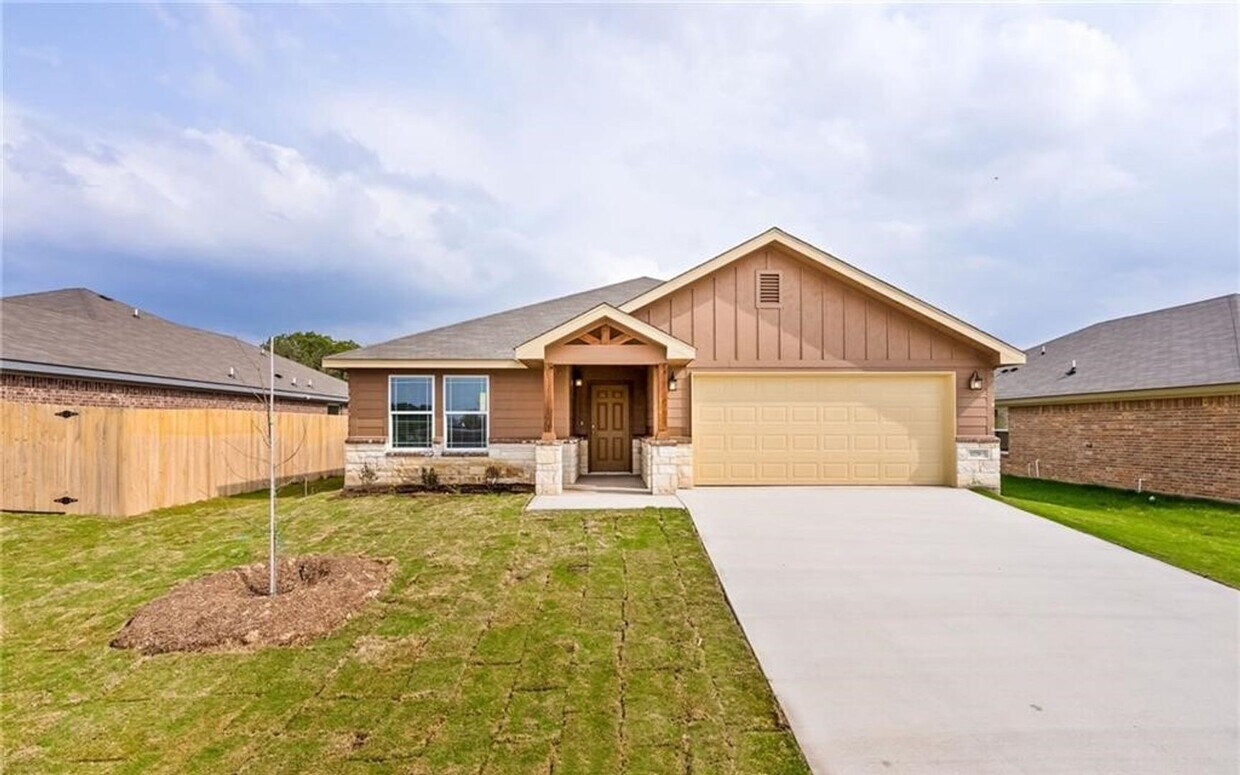 Primary Photo - Beautiful Like New Home in Copperas Cove w...
