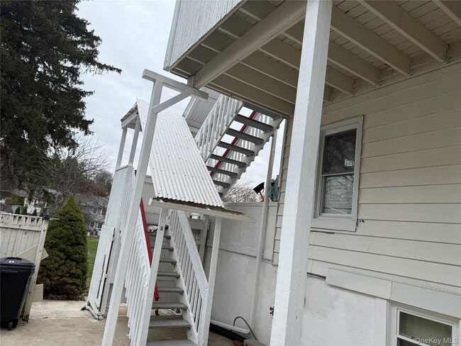 Building Photo - 102 S John St