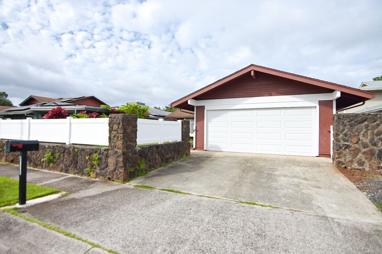 Primary Photo - 3BR / 2Bath / 4Pkg - Home in Mililani!