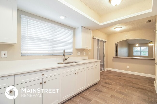 Building Photo - 302 Blue Jacket Ln