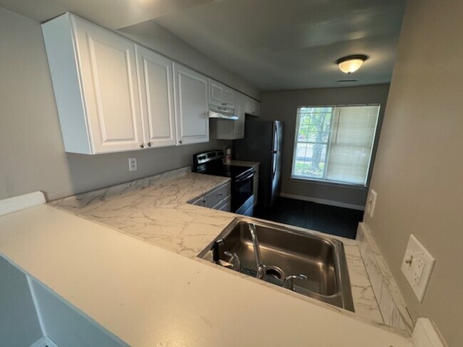 Building Photo - 7211 Branchwood Pl