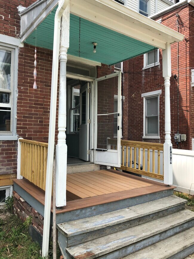 Building Photo - 304 N Stratton St
