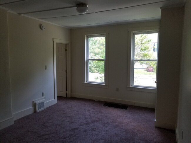 Livingroom - 353 N State St