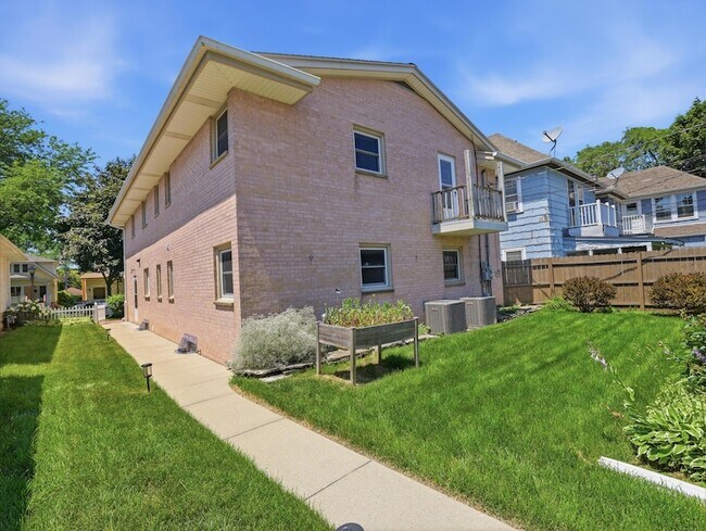 Foto del edificio - 4536 N Larkin St