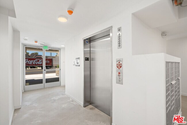 Foto del edificio - 4406 Fulton Ave