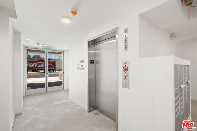 Building Photo - 4406 Fulton Ave