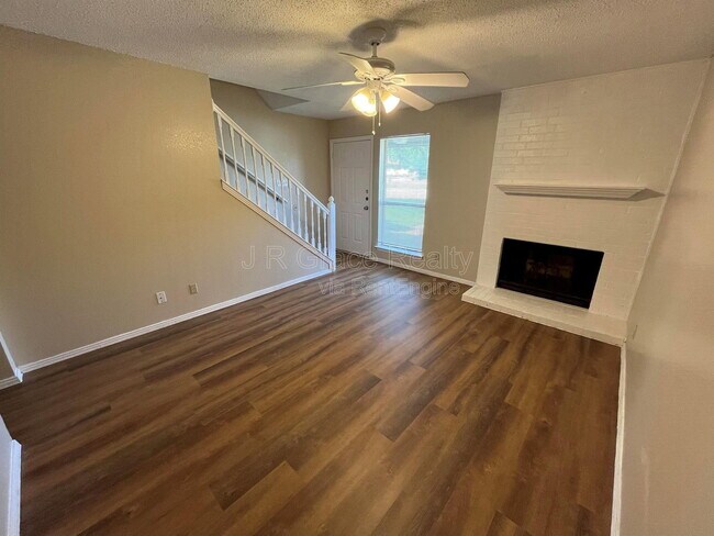 Foto del edificio - 5911 Shadydell Dr