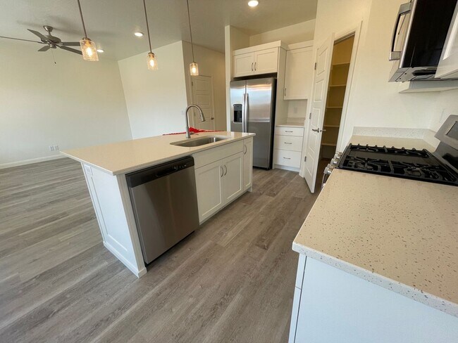 Building Photo - 1396 White Holw Ln