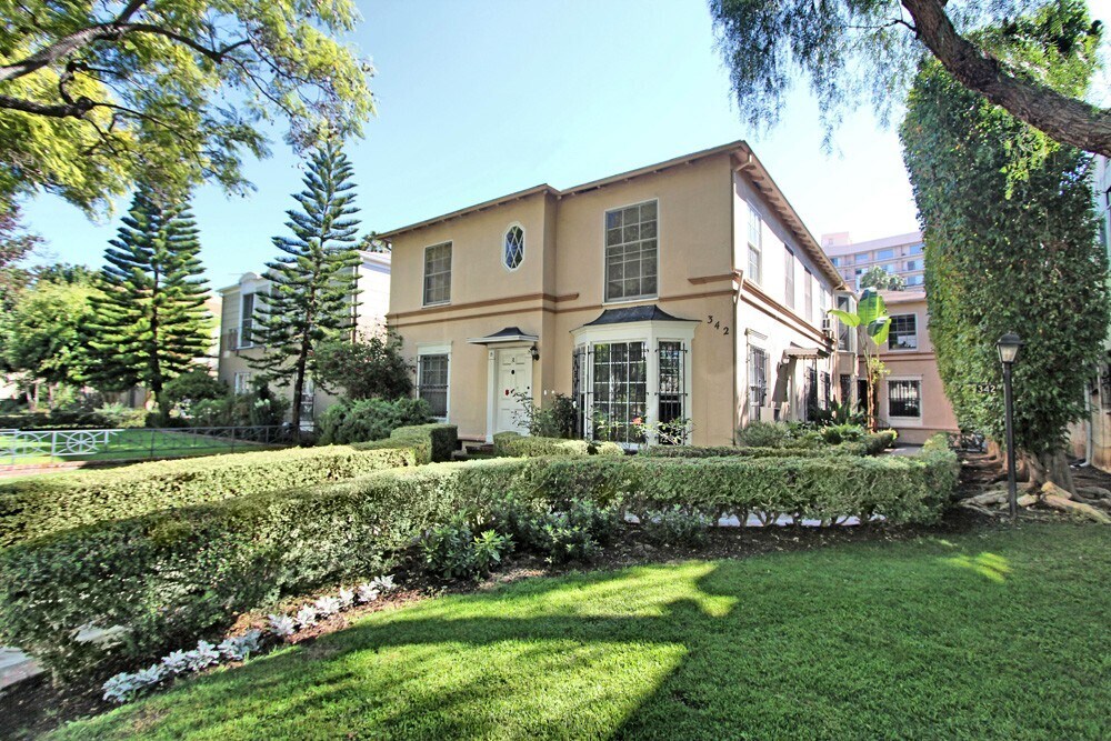 Primary Photo - 342 N Oakhurst Dr