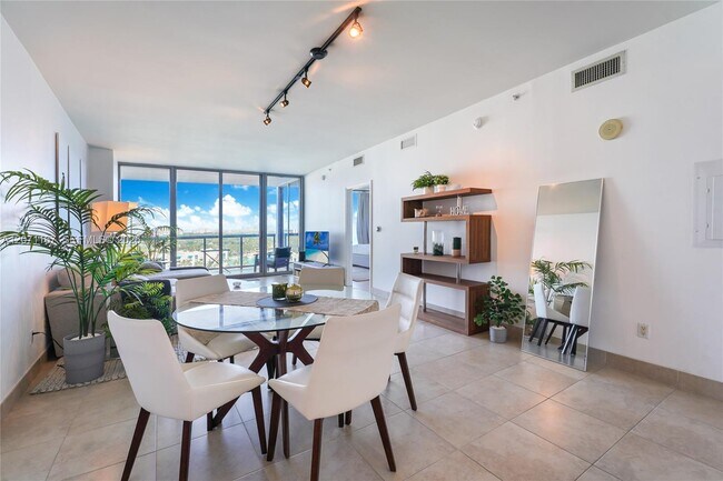 Foto del edificio - 601 NE 36th St
