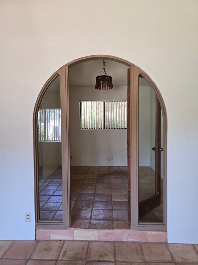 Foto del edificio - 330 Fairway Oaks Dr