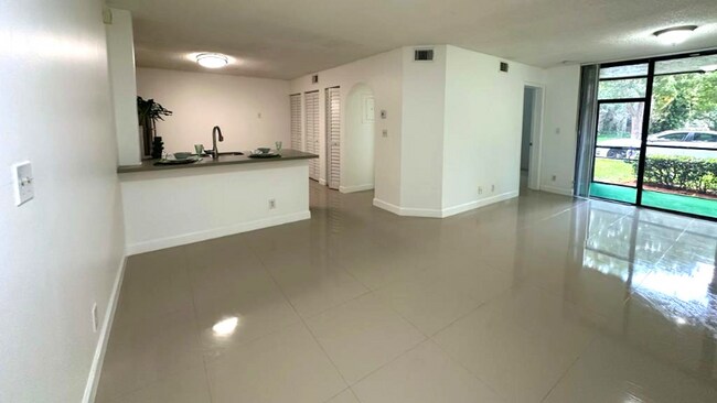 Foto del edificio - 10111 W Sunrise Blvd