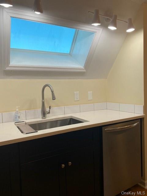 Foto del edificio - 409 W 261st St