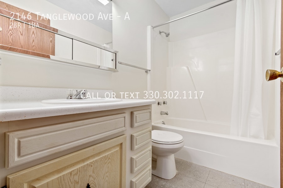 2146 Tanglewood Ave Unit A, Alliance, OH 44601 Room for Rent in