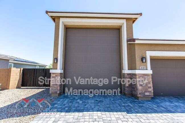 Building Photo - 2019 E Entoro Dr