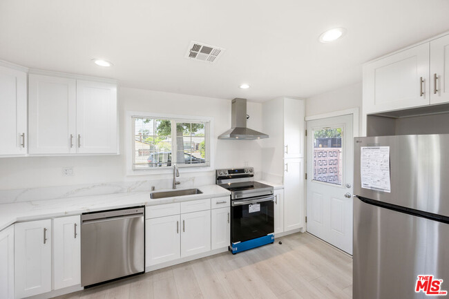 Building Photo - 11138 Gaviota Ave
