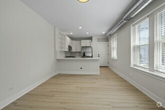 Building Photo - 432 S Maple Ave