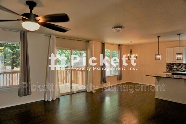 Foto del edificio - 6842 Aquene Loop NE