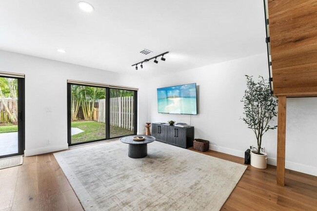 Building Photo - 5610 S Ocean Blvd