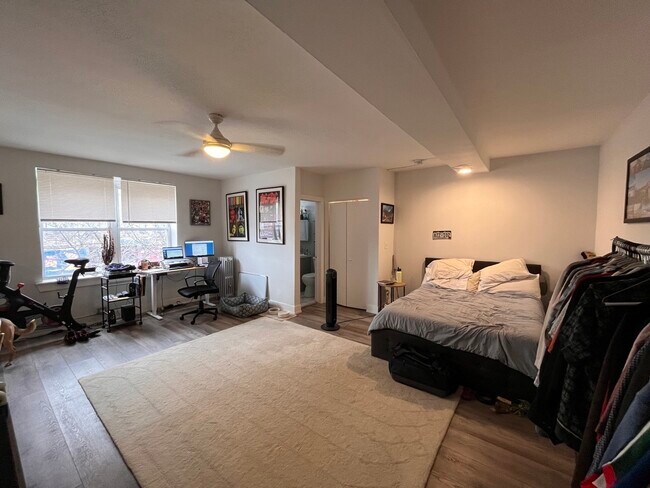 Foto del edificio - 5920 N Ridge Ave