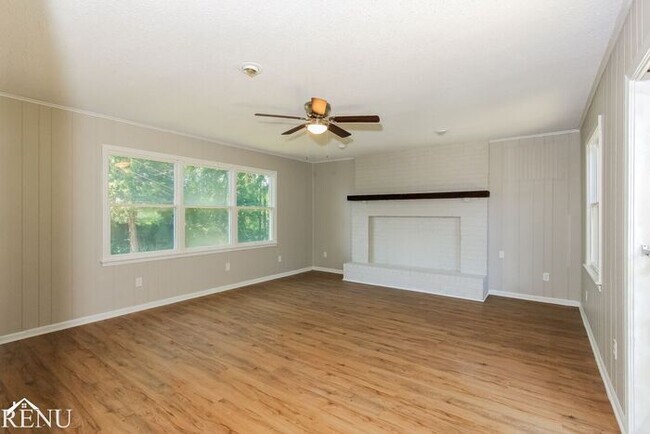 Building Photo - 402 NE 67 Terrace